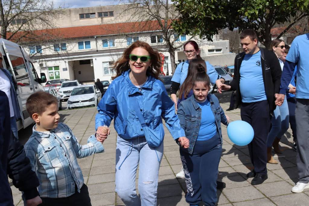 Podrška djeci i odraslima s autizmom Podrška djeci i odraslima s autizmom