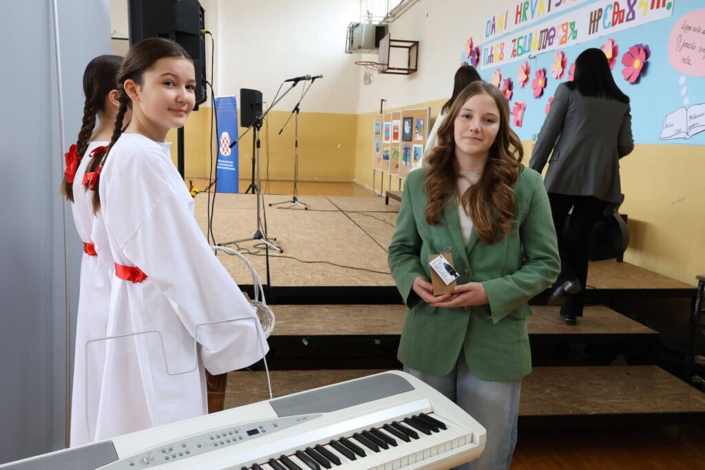 „U spomen na Deklaraciju o nazivu i položaju hrvatskog književnog jezika“